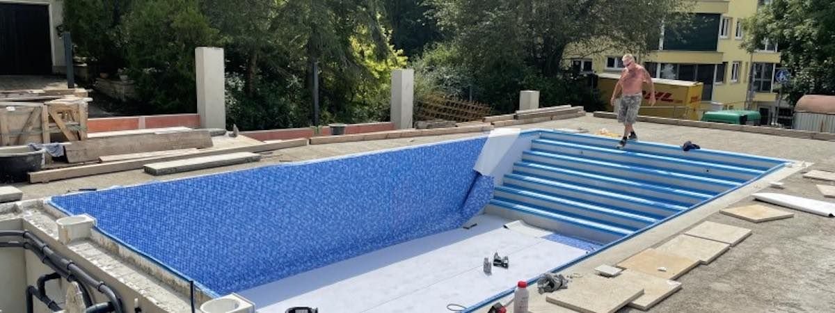 swimmingpool-mit-spezialfolie-ausgekleidet